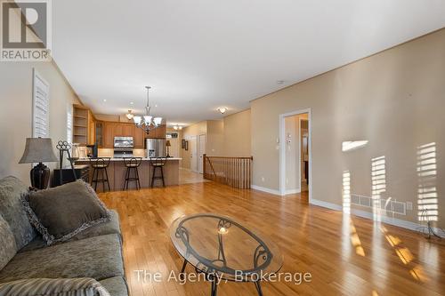 66 Willson Crossing Court, Pelham (662 - Fonthill), ON - Indoor Photo Showing Living Room