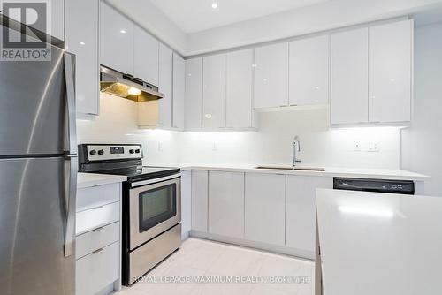 34 Daniele Crescent, Bradford West Gwillimbury, ON - Indoor Photo Showing Kitchen With Stainless Steel Kitchen With Upgraded Kitchen