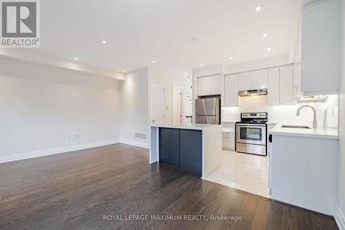 34 Daniele Crescent, Bradford West Gwillimbury, ON - Indoor Photo Showing Kitchen With Stainless Steel Kitchen With Upgraded Kitchen