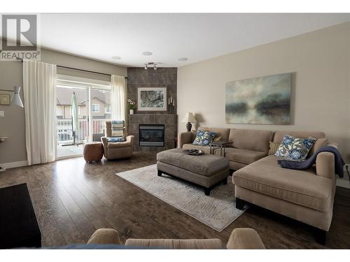 5901 Heritage Drive Unit# 14, Vernon, BC - Indoor Photo Showing Living Room With Fireplace