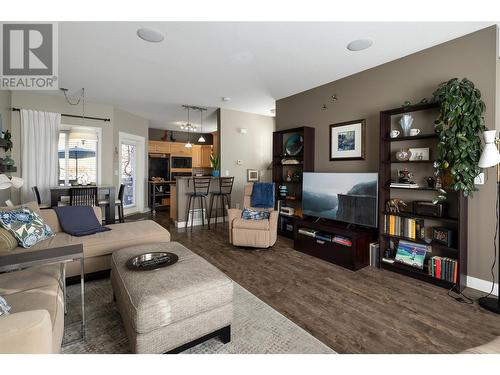 5901 Heritage Drive Unit# 14, Vernon, BC - Indoor Photo Showing Living Room