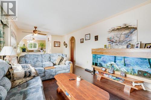 3565 Glasgow Road, West Kelowna, BC - Indoor Photo Showing Living Room