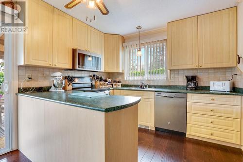 3565 Glasgow Road, West Kelowna, BC - Indoor Photo Showing Kitchen