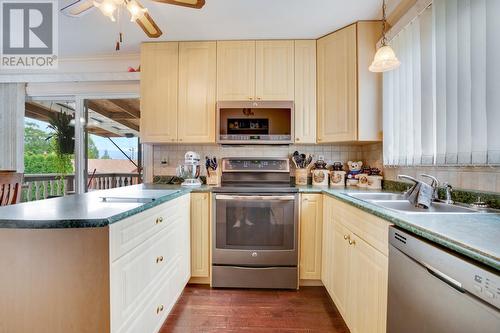 3565 Glasgow Road, West Kelowna, BC - Indoor Photo Showing Kitchen With Double Sink