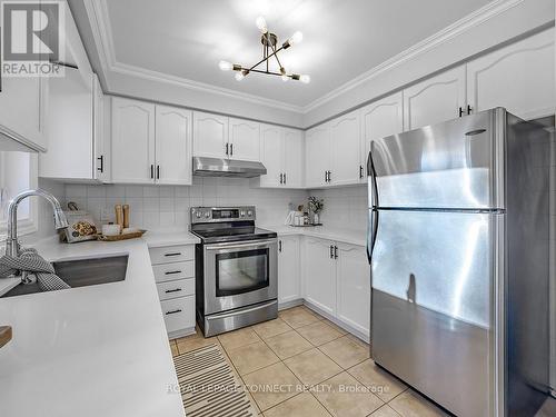 1564 Saugeen Drive, Pickering, ON - Indoor Photo Showing Kitchen With Upgraded Kitchen