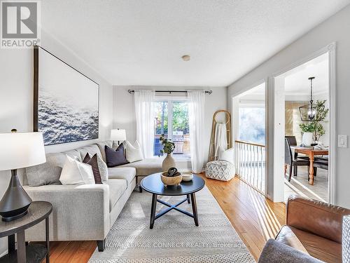 1564 Saugeen Drive, Pickering, ON - Indoor Photo Showing Living Room