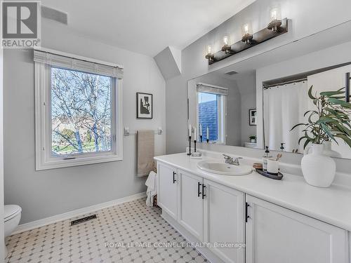 1564 Saugeen Drive, Pickering, ON - Indoor Photo Showing Bathroom