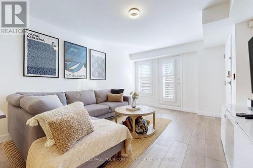 Th5 - 118 Finch Avenue, Toronto, ON - Indoor Photo Showing Living Room