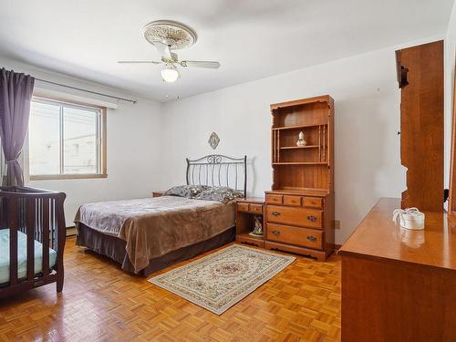 Chambre Ã Â coucher - 8731 Av. René-Descartes, Montréal (Rivière-Des-Prairies/Pointe-Aux-Trembles), QC - Indoor Photo Showing Bedroom