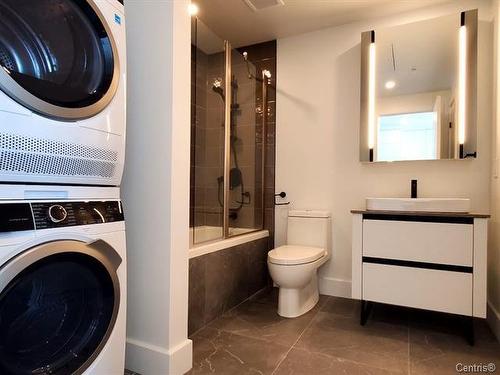 Bathroom - 3706-720 Rue St-Jacques, Montréal (Ville-Marie), QC - Indoor Photo Showing Laundry Room