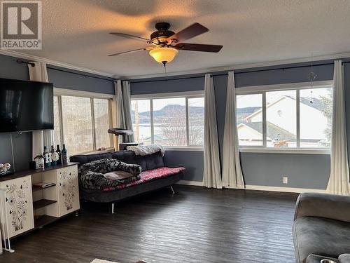 240 Carrier Crescent, Fraser Lake, BC - Indoor Photo Showing Living Room