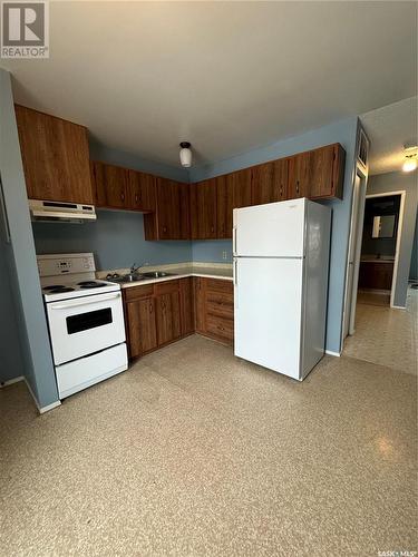 114/116 1St Avenue N, Hyas, SK - Indoor Photo Showing Kitchen With Double Sink