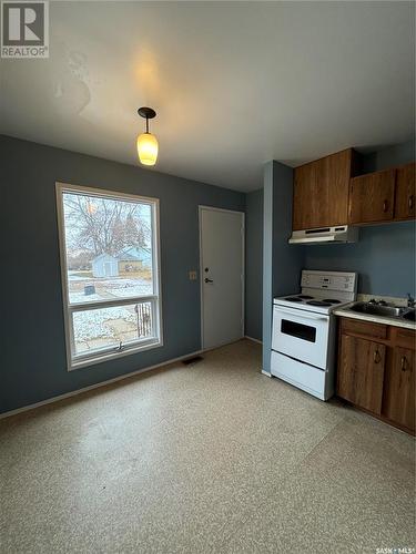 114/116 1St Avenue N, Hyas, SK - Indoor Photo Showing Kitchen With Double Sink