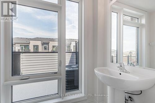 8 Cunliffe Lane, Ajax, ON - Indoor Photo Showing Bathroom