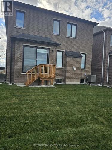 24 Mcbride Trail, Barrie, ON - Outdoor