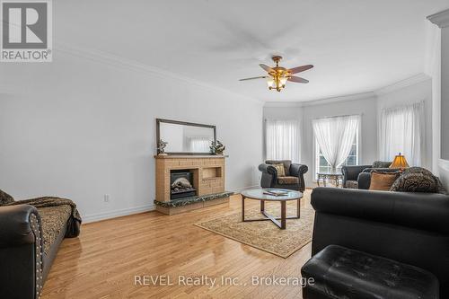 753 Welland Road, Pelham (664 - Fenwick), ON - Indoor Photo Showing Living Room With Fireplace