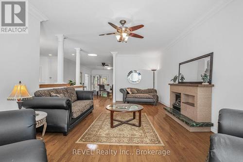 753 Welland Road, Pelham (664 - Fenwick), ON - Indoor Photo Showing Living Room