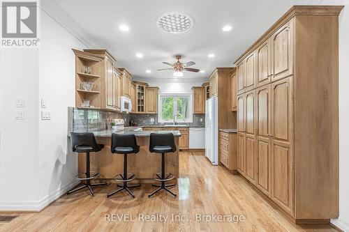 753 Welland Road, Pelham (664 - Fenwick), ON - Indoor Photo Showing Kitchen