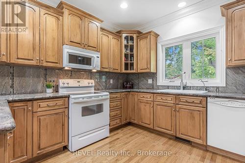 753 Welland Road, Pelham (664 - Fenwick), ON - Indoor Photo Showing Kitchen