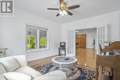 753 Welland Road, Pelham (664 - Fenwick), ON - Indoor Photo Showing Living Room