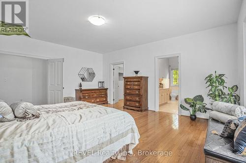 753 Welland Road, Pelham (664 - Fenwick), ON - Indoor Photo Showing Bedroom