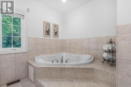 753 Welland Road, Pelham (664 - Fenwick), ON - Indoor Photo Showing Bathroom