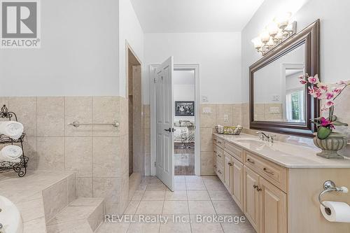 753 Welland Road, Pelham (664 - Fenwick), ON - Indoor Photo Showing Bathroom