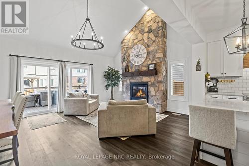 374 Julia Drive, Welland (771 - Coyle Creek), ON - Indoor Photo Showing Living Room With Fireplace