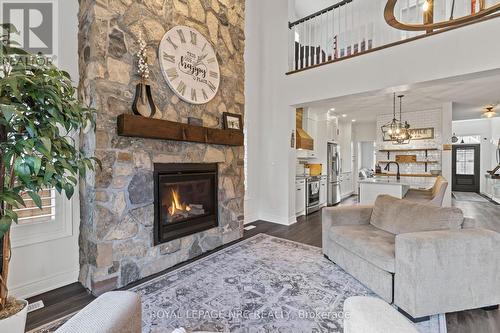 374 Julia Drive, Welland (771 - Coyle Creek), ON - Indoor Photo Showing Living Room With Fireplace