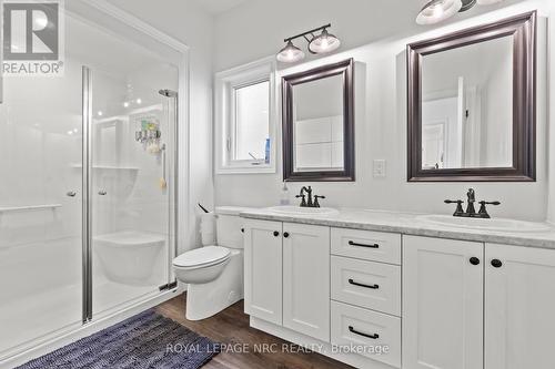 374 Julia Drive, Welland (771 - Coyle Creek), ON - Indoor Photo Showing Bathroom