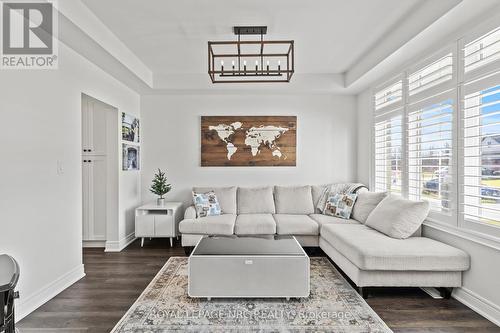 374 Julia Drive, Welland (771 - Coyle Creek), ON - Indoor Photo Showing Living Room