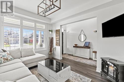 374 Julia Drive, Welland (771 - Coyle Creek), ON - Indoor Photo Showing Living Room