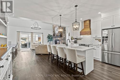 374 Julia Drive, Welland (771 - Coyle Creek), ON - Indoor Photo Showing Kitchen With Upgraded Kitchen