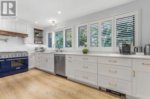 5 Cherryhill Drive, Grimsby (542 - Grimsby East), ON - Indoor Photo Showing Kitchen With Upgraded Kitchen