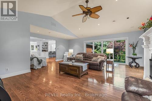 5 Cherryhill Drive, Grimsby (542 - Grimsby East), ON - Indoor Photo Showing Living Room