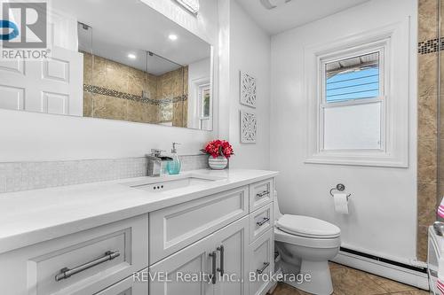 5 Cherryhill Drive, Grimsby (542 - Grimsby East), ON - Indoor Photo Showing Bathroom