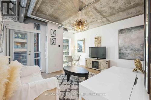 418 - 150 Sudbury Street, Toronto, ON - Indoor Photo Showing Living Room