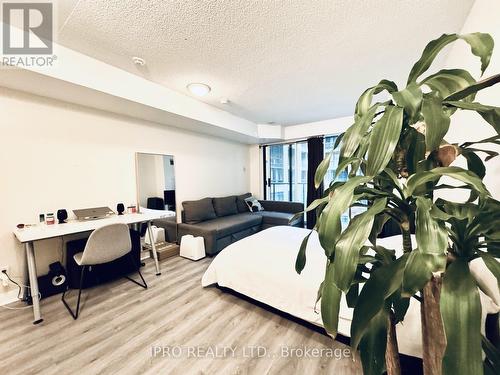 413 - 600 Fleet Street W, Toronto, ON - Indoor