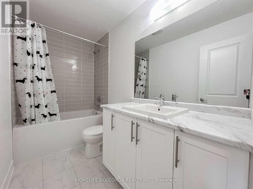 11 Elkington Crescent, Whitby, ON - Indoor Photo Showing Bathroom