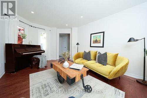 51 Militia Trail, Markham, ON - Indoor Photo Showing Living Room