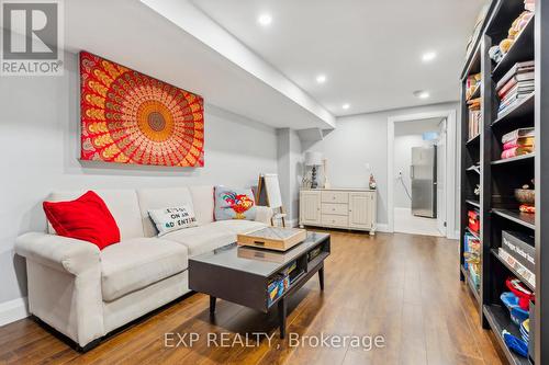 15 Gross Drive, Barrie, ON - Indoor Photo Showing Living Room