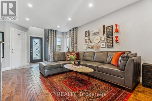 15 Gross Drive, Barrie, ON - Indoor Photo Showing Living Room