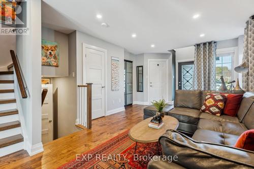 15 Gross Drive, Barrie, ON - Indoor Photo Showing Living Room