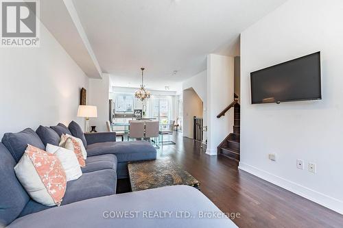 396 Belcourt Common, Oakville, ON - Indoor Photo Showing Living Room