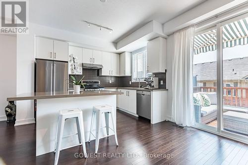 396 Belcourt Common, Oakville, ON - Indoor Photo Showing Kitchen With Stainless Steel Kitchen With Upgraded Kitchen