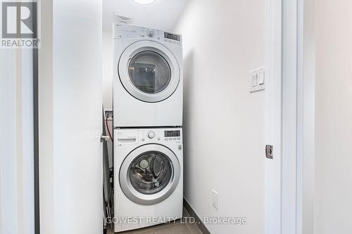 396 Belcourt Common, Oakville, ON - Indoor Photo Showing Laundry Room