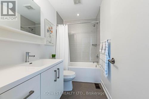 396 Belcourt Common, Oakville, ON - Indoor Photo Showing Bathroom