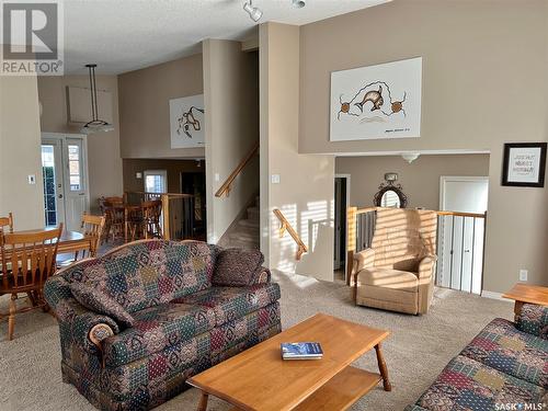 101 Mount Allison Crescent, Saskatoon, SK - Indoor Photo Showing Living Room