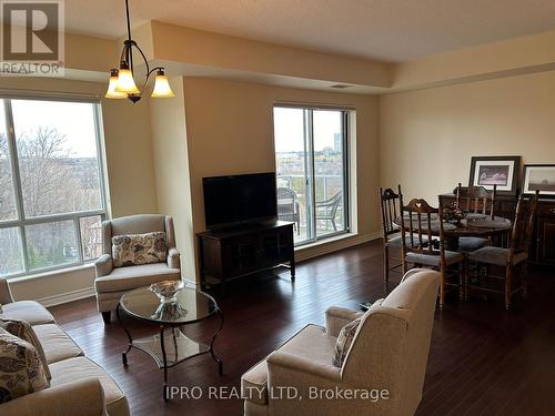 505 - 483 Faith Drive, Mississauga, ON - Indoor Photo Showing Living Room