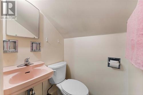 366 Isabella Street, Pembroke, ON - Indoor Photo Showing Bathroom